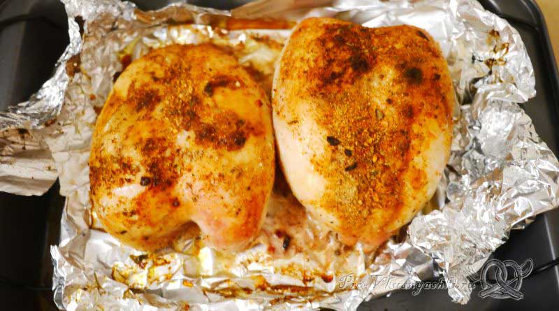 Курица со специями запеченная в духовке - готовое блюдо