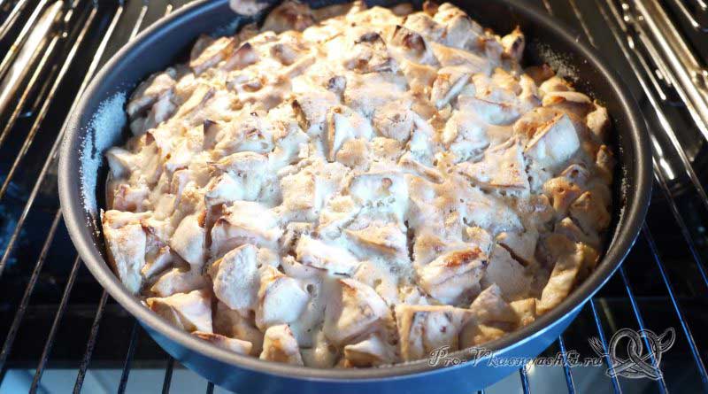 Яблочный пирог Шарлотка в духовке - готовое блюдо