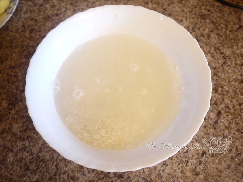 Суши - роллы домашние с курицей - заливаем рис водой