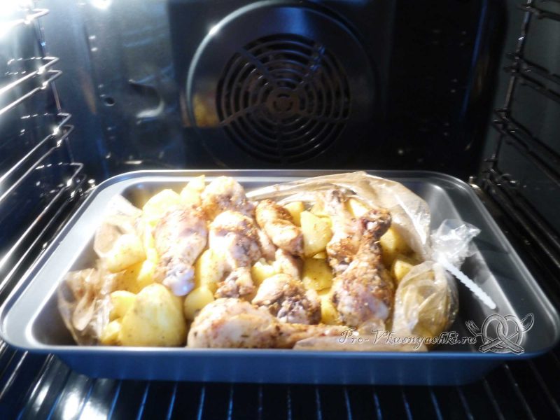 Курица (куриные ножки) с картошкой в духовке - поджариваем корочку