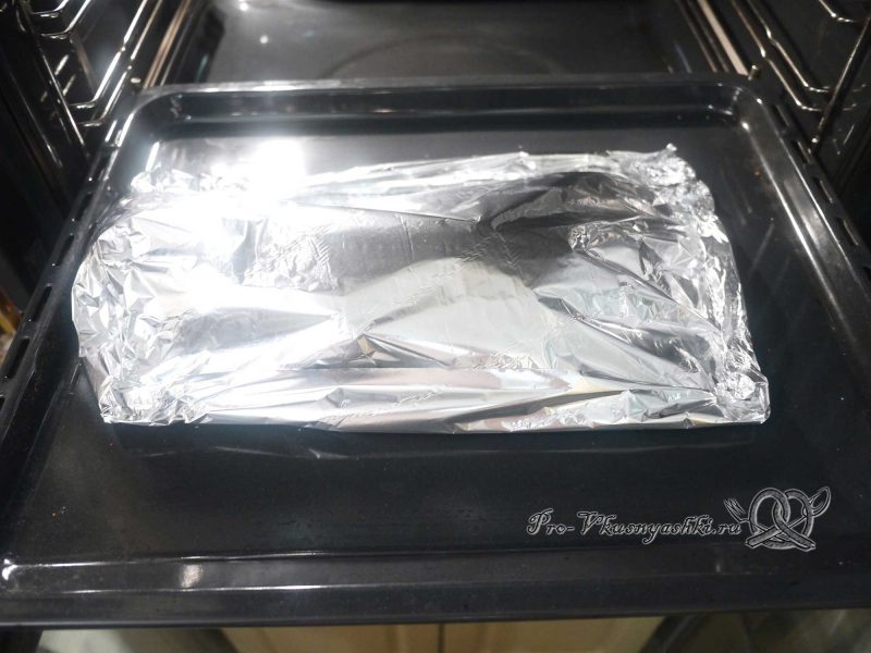 Горбуша запеченная в духовке со специями - закрываем фольгой рыбу