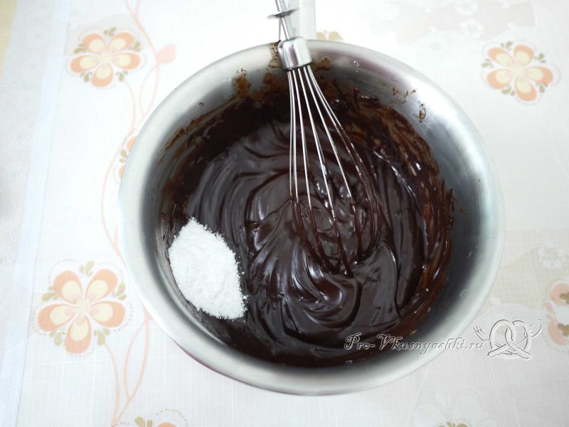 Торт Три шоколада - добавляем сахарную пудру