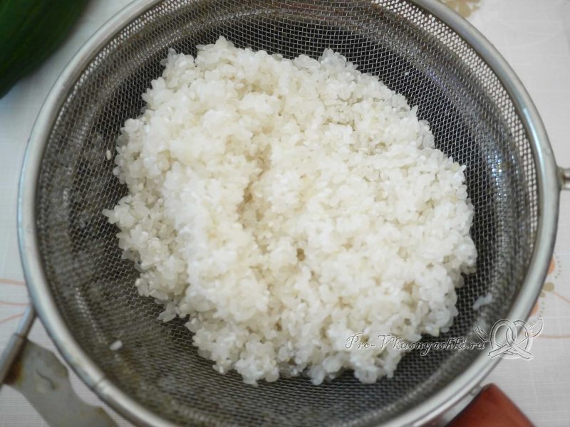 Суши - роллы Филадельфия в домашних условиях - промываем рис