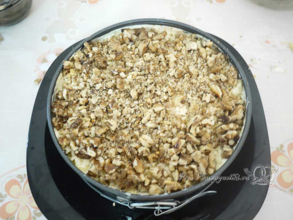 Салат «Мечта» с курицей, картофелем и грибами - посыпаем орехами