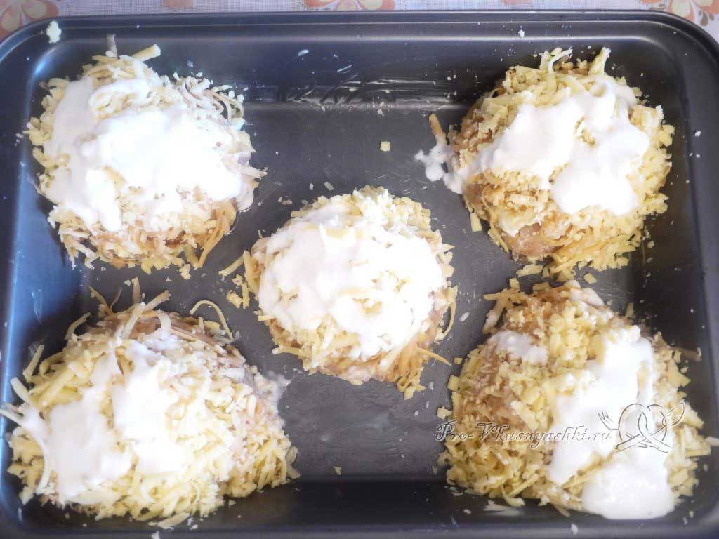 Сочная курица под шубой из картофеля, яиц и сыра - ставим в духовку