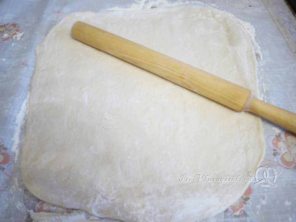 Пирог с мясом курицы и сыром - раскатываем тесто