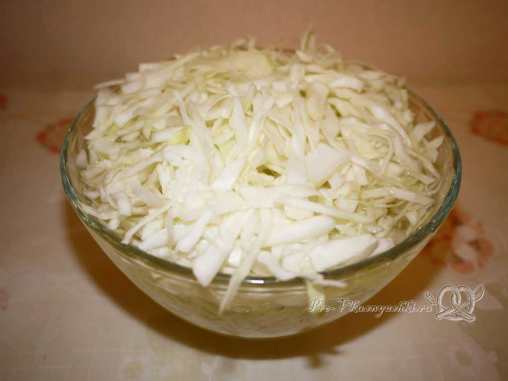 Тушеная капуста с картофелем - заливаем кипятком капусту