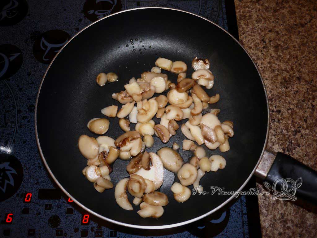Постные вареники с картошкой и грибами - жарим грибы