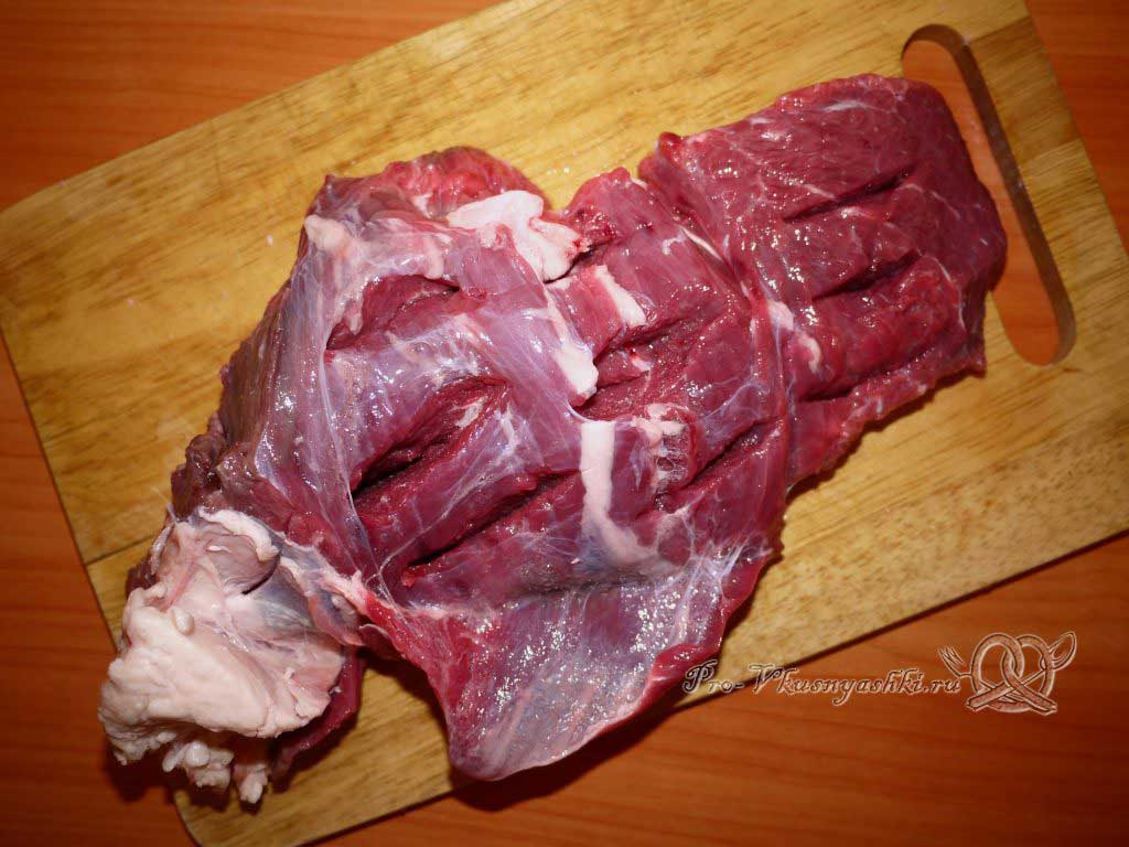 Говядина с черносливом в духовке в фольге - подготовка мяса