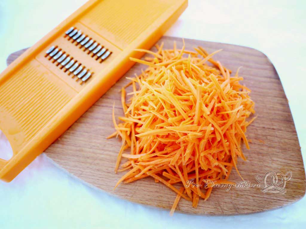 Постный овощной суп - измельчаем морковь