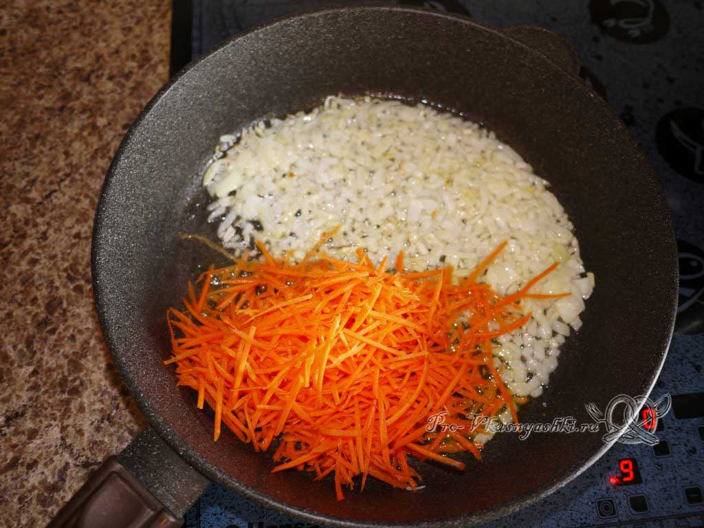 Постный овощной суп - обжариваем морковь