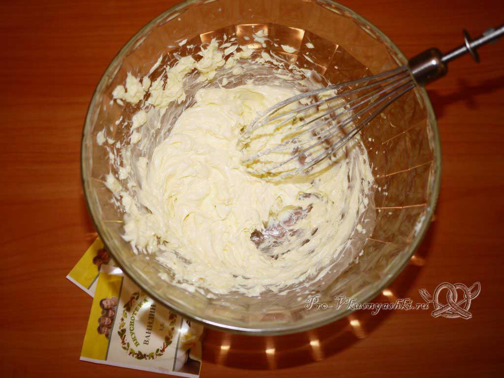 Торт Наполеон классический с заварным кремом - взбиваем масло с ванилином