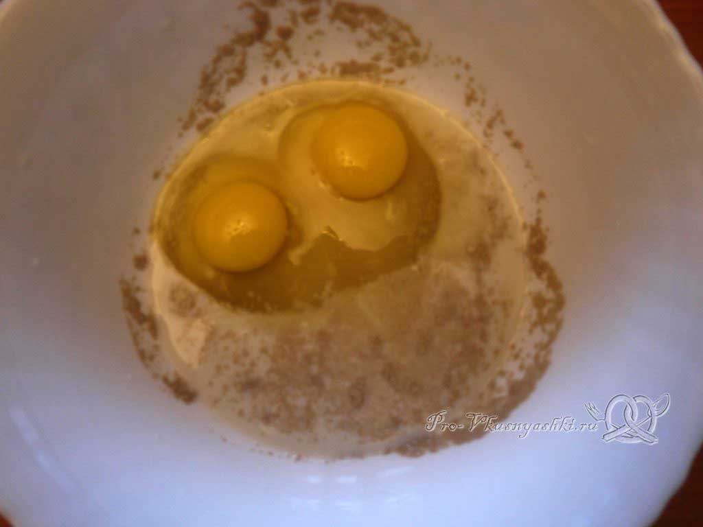 Пасхальный кулич без опары с куркумой - добавляем яйца