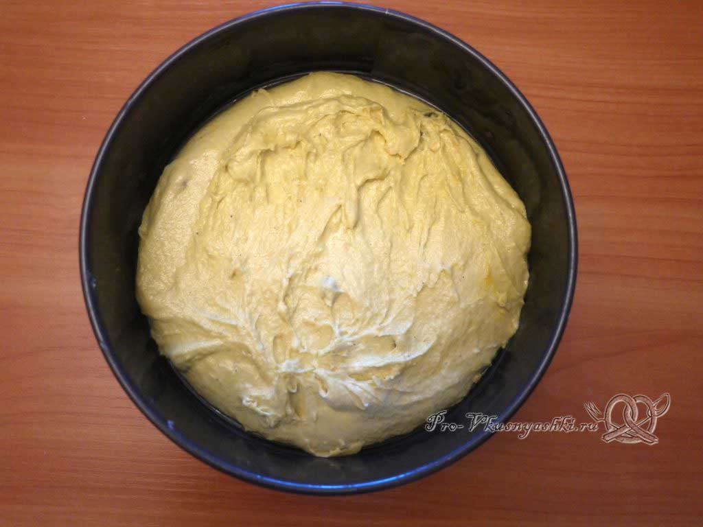 Пасхальный кулич без опары с куркумой - выкладываем тесто в форму