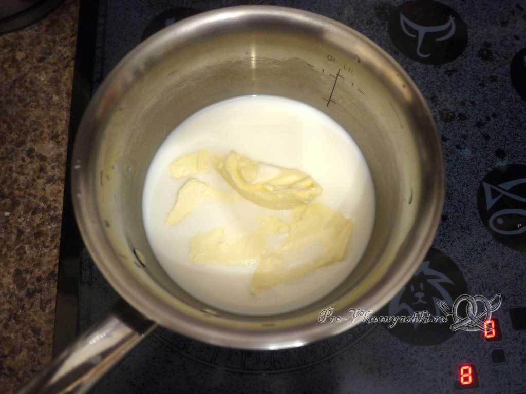 Кулич из заварного теста - нагреваем масло с молоком