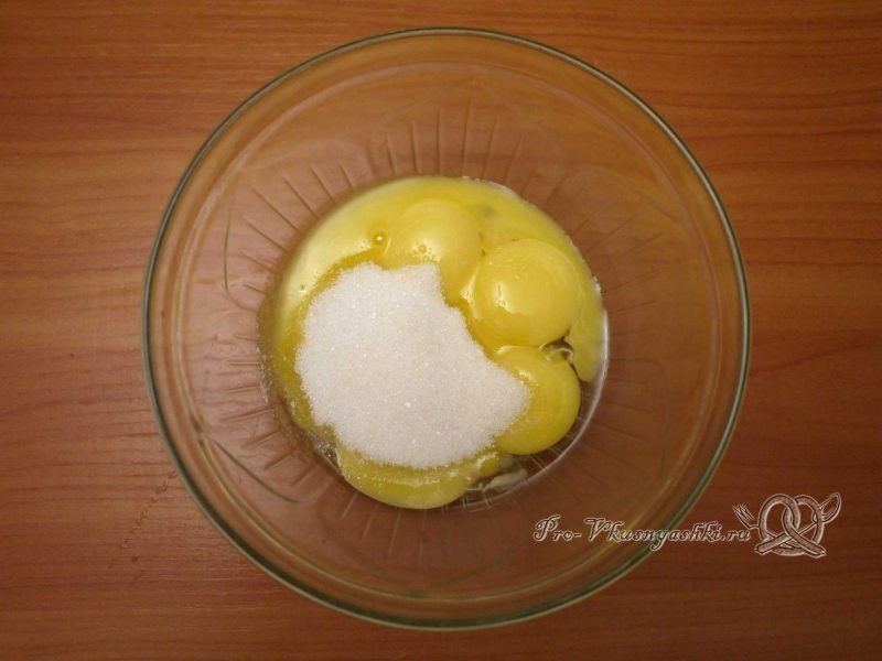 Королевская Пасха из молока - желтки растираем с сахаром