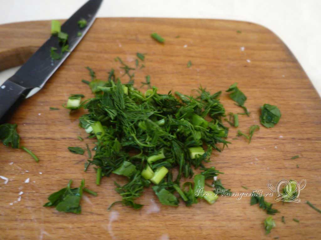 Греческий салат в домашних условиях - нарезаем зелень
