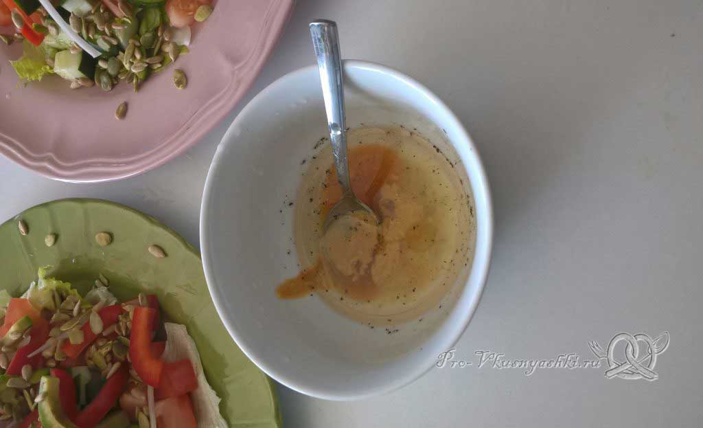 Легкий салат с медово-горчичной заправкой - готовим заправку