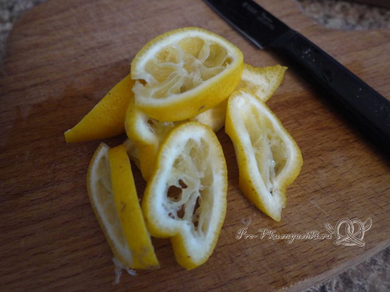 Шашлык из свинины, маринованный в лимонном соке - режем лимон кольцами