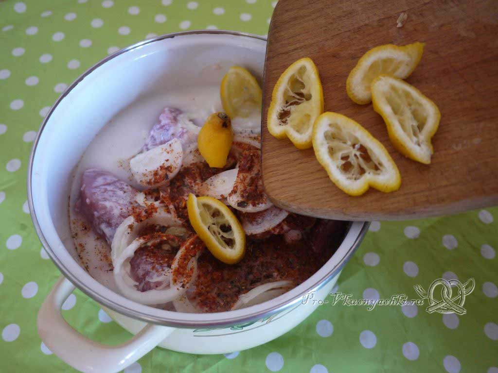 Шашлык из свинины, маринованный в лимонном соке - цедра в посуду