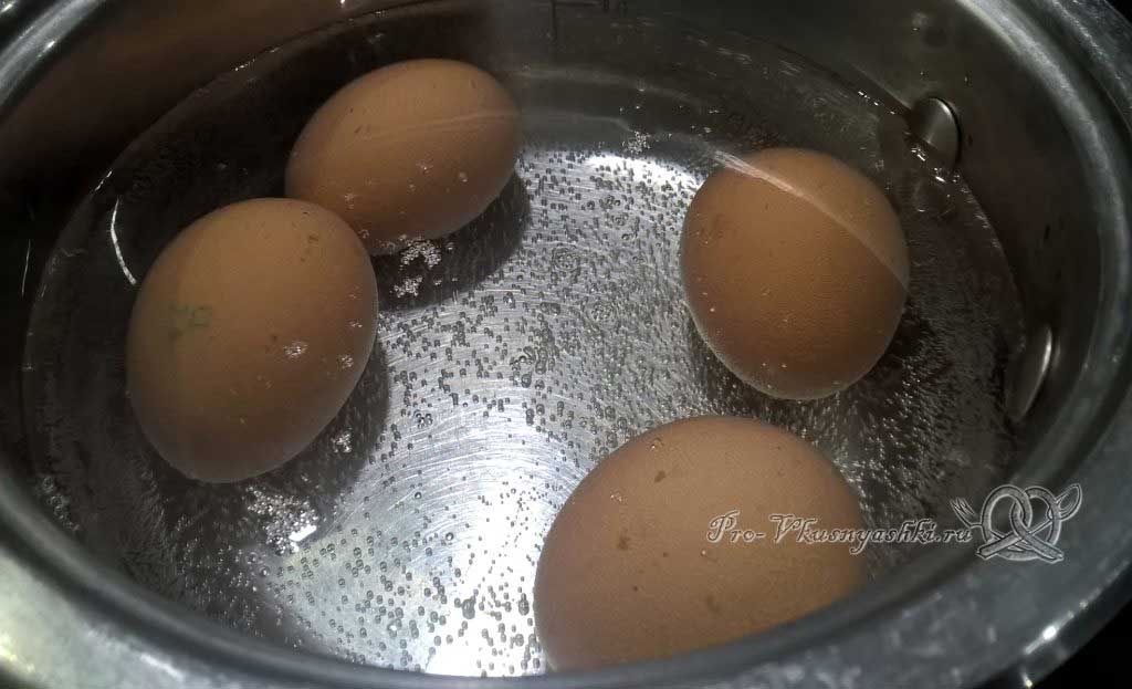 Закуска из печени трески - варим яйца