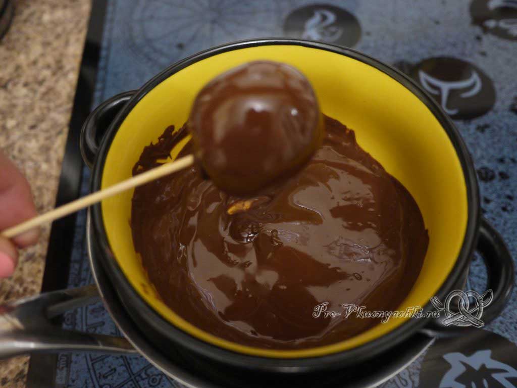Кейк попсы со сгущенкой (картошка в шоколаде) - покрываем кейк попс шоколадом