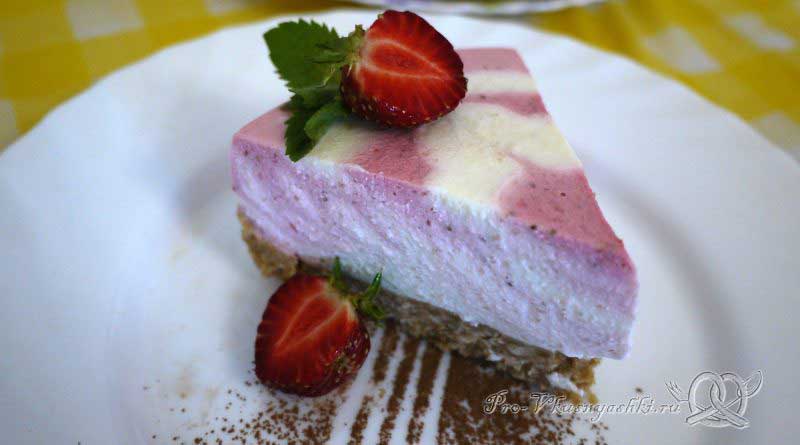 Творожный чизкейк без выпечки «Розовая зебра» - подача