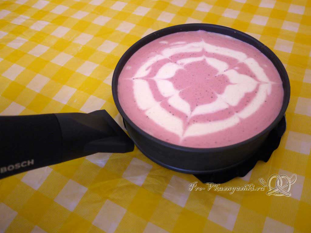 Творожный чизкейк без выпечки «Розовая зебра» - разогреваем борта торта феном