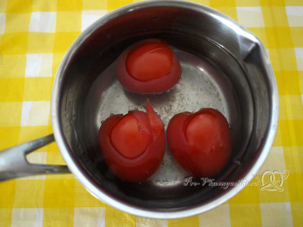 Лазанья с фаршем и белым соусом - окунаем помидоры в холодную воду