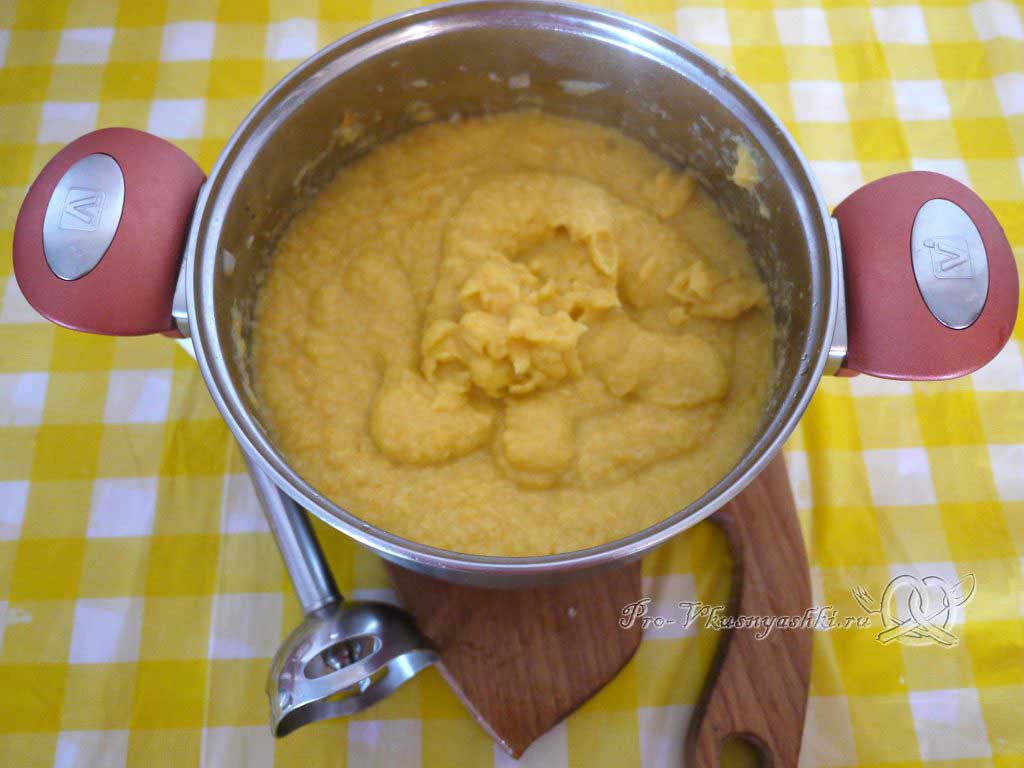 Овощной суп пюре с гренками - измельчаем овощи блендером