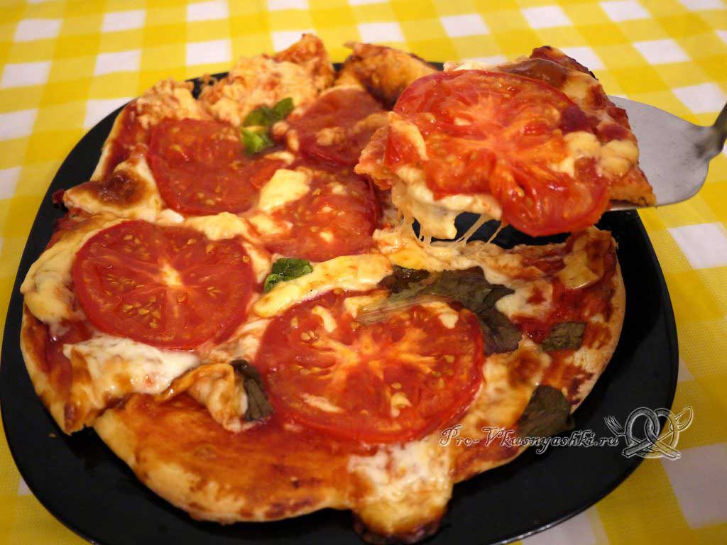 Пицца Маргарита в духовке - делим пиццу на порции