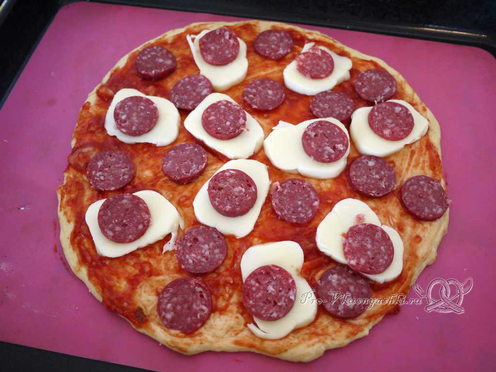 Пицца Пепперони - выкладываем колбасу