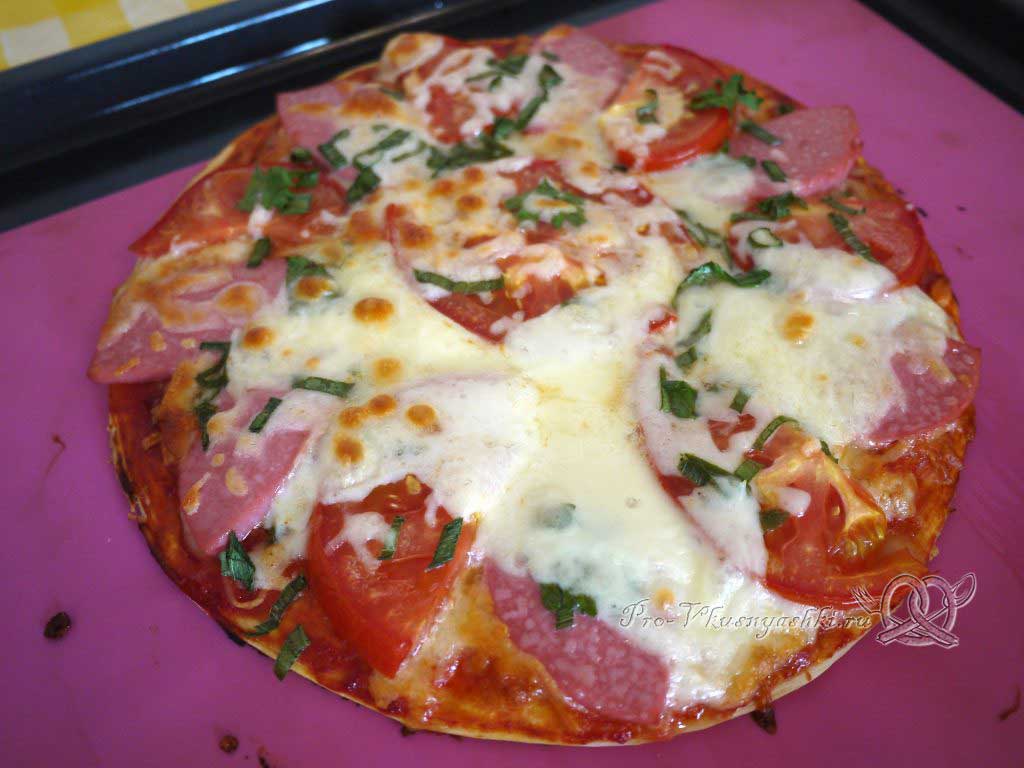 Пицца с помидорами и вареной колбасой - выпекаем