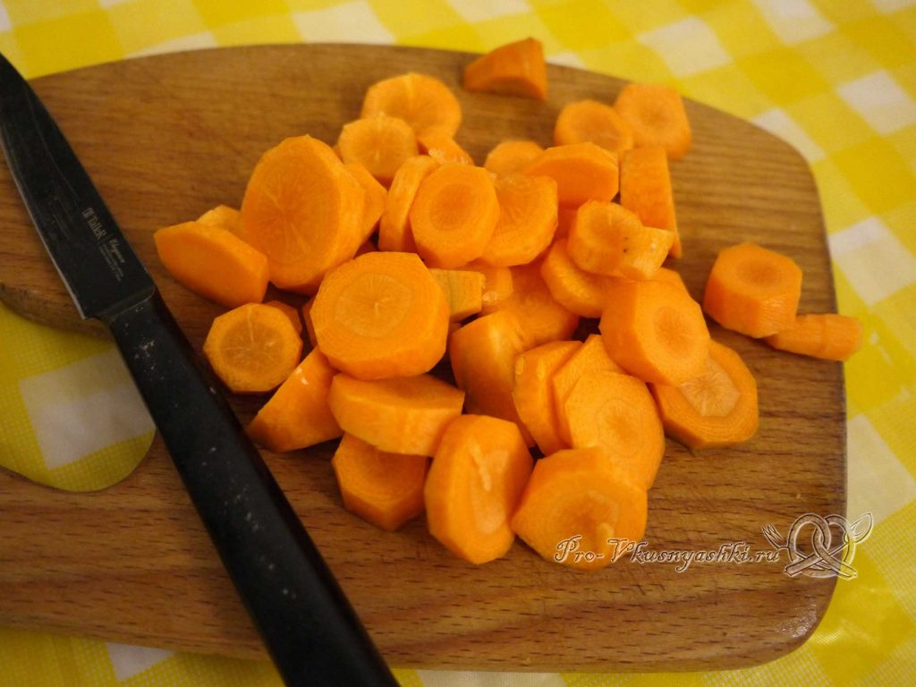 Кабачковая икра с помидорами на зиму - нарезаем морковь