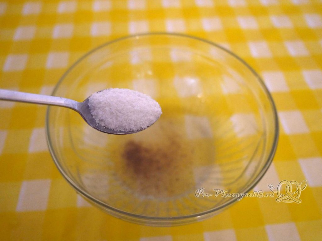 Маринованные кабачки быстрого приготовления - добавляем соль в маринад