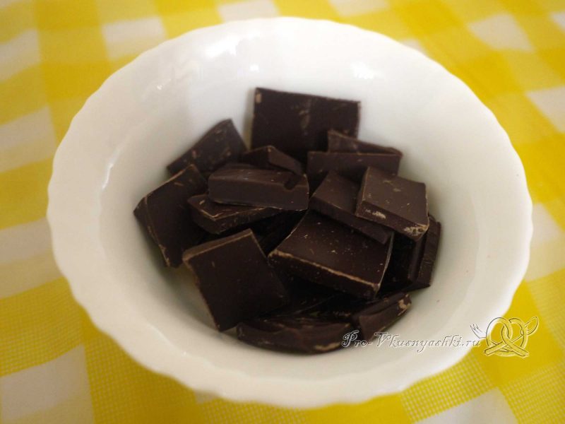 Шоколадный чизкейк из творога - ломаем шоколад