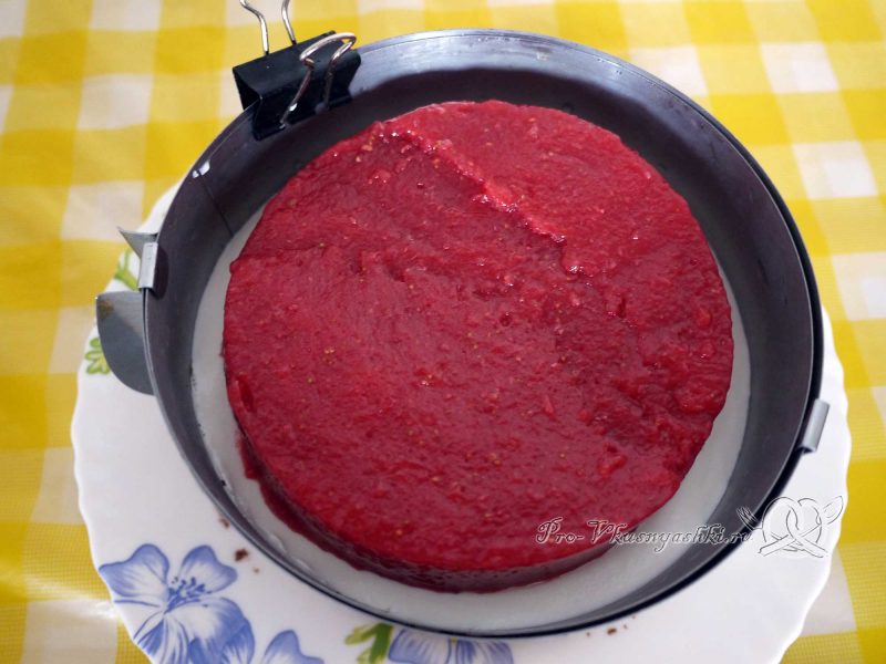 Творожный торт с желатином и малиной - выкладываем ягодное желе на творожную начинку
