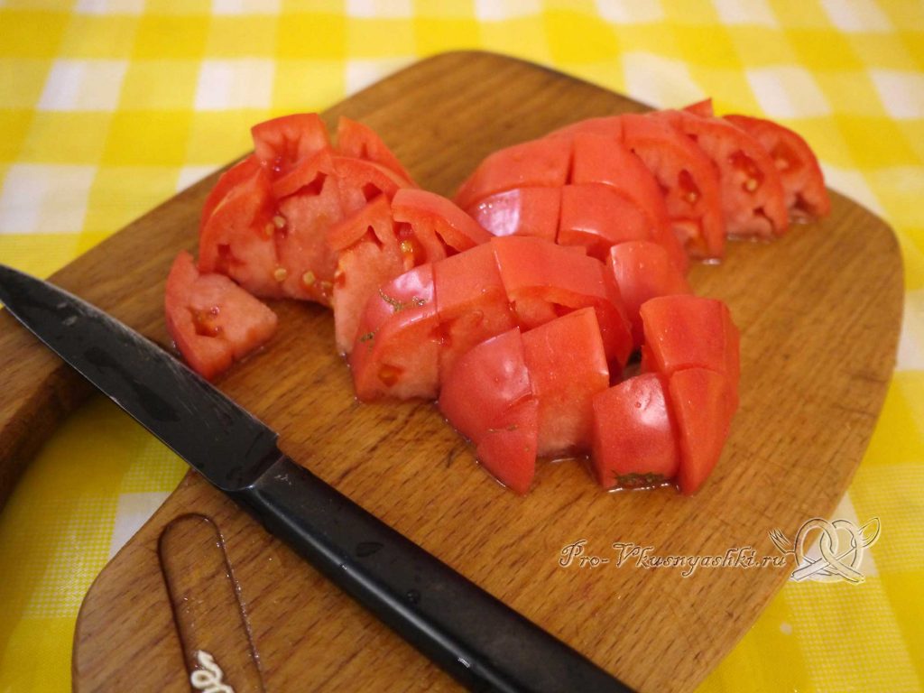 Борщ классический с мясом - нарезаем помидор