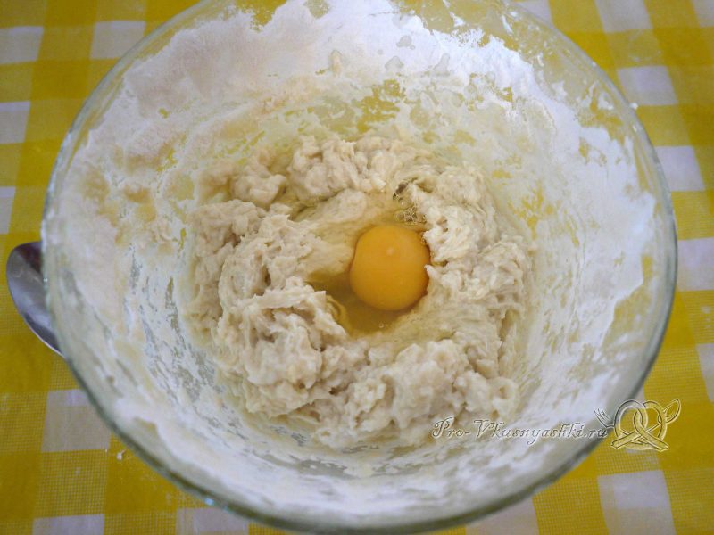 Чебуреки с мясом в домашних условиях - добавляем в тесто яйцо