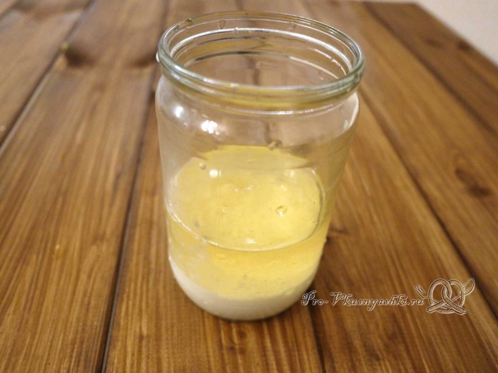 Домашний майонез без яиц - добавляем сок лимона и масло в молоко