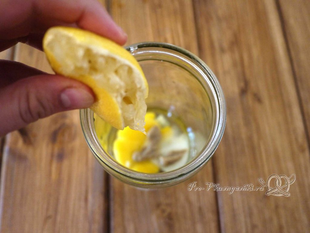 Домашний майонез с яйцом и горчицей - добавляем сок лимона