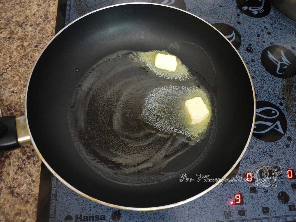 Пышный омлет на сковороде с молоком - топим масло