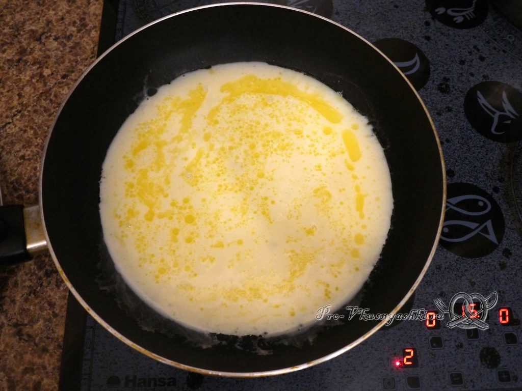 Пышный омлет на сковороде с молоком - жарим омлет