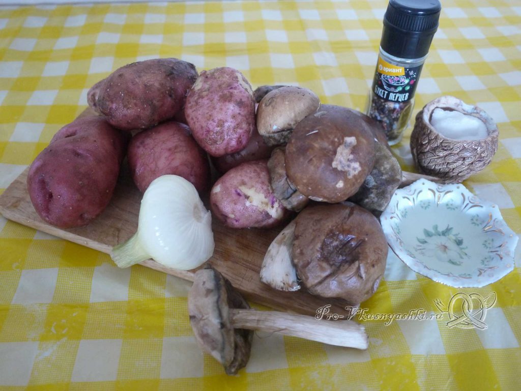 Жареная картошка с грибами и луком - ингредиенты