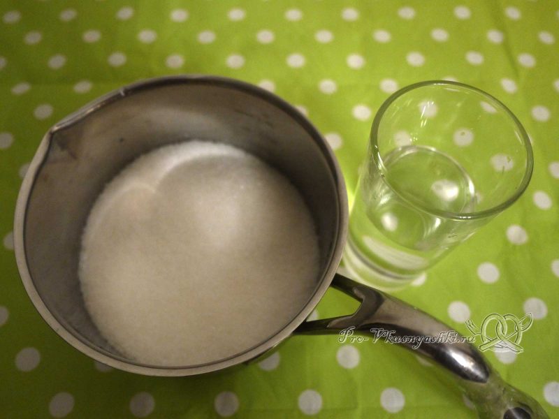 Торт «Птичье молоко» с желатином - смешиваем воду с сахаром