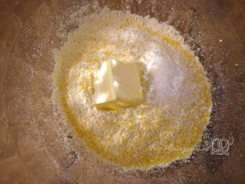 Лепешка Тортилья - добавляем соль и масло