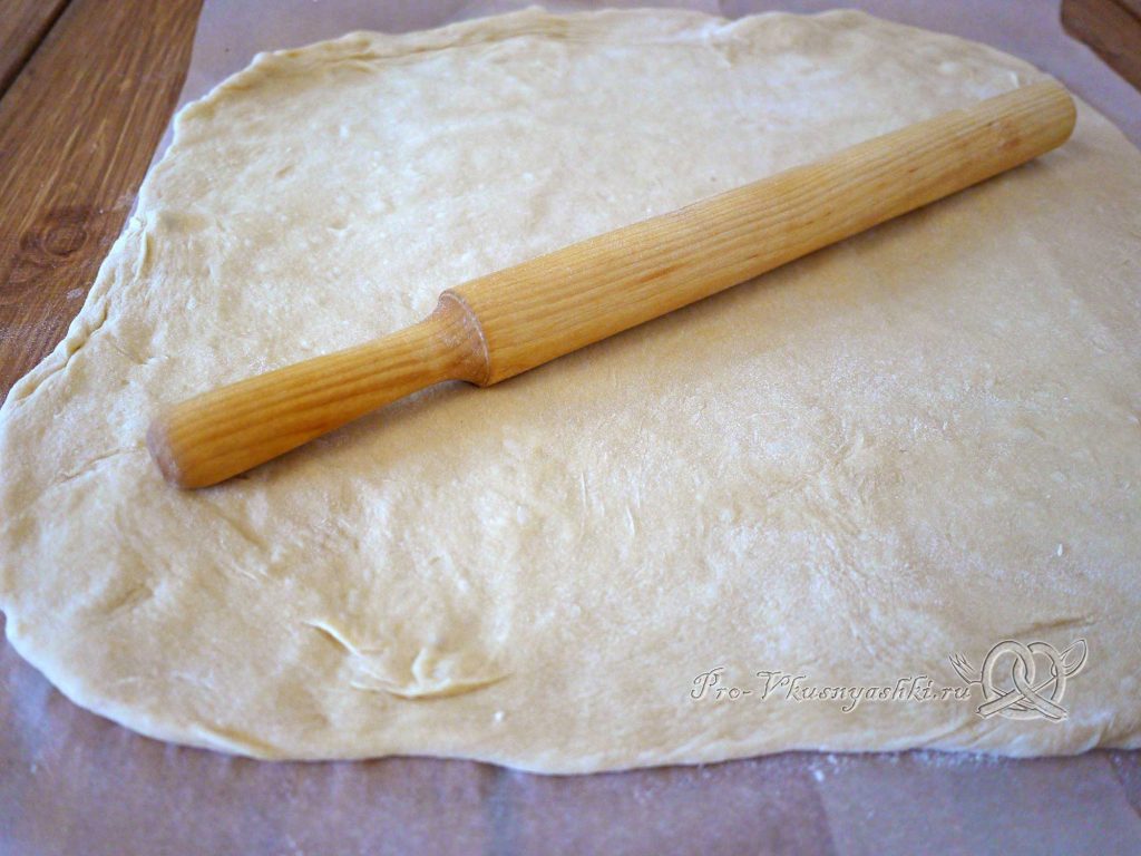 Булочки синнабон с корицей и карамелью - раскатываем тесто