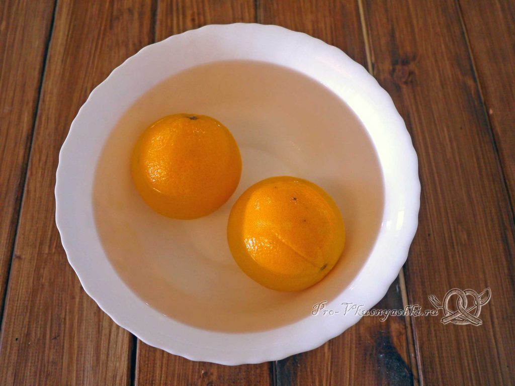 Домашний лимонад из апельсинов - заливаем кипятком фрукты
