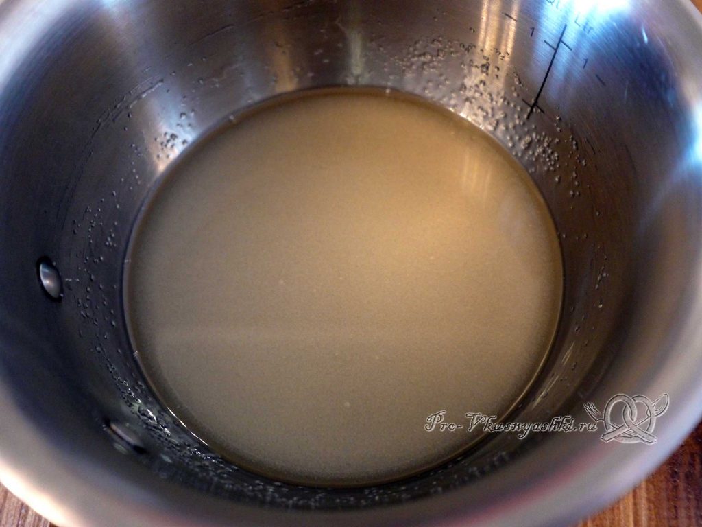 Карамель «Коровка» - смешиваем воду с сахаром