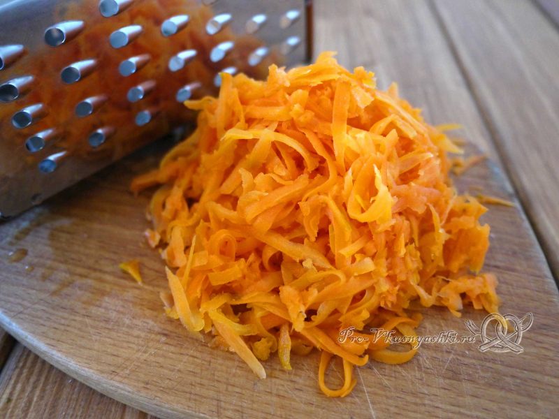 Салат Оливье рулетом - измельчаем морковь